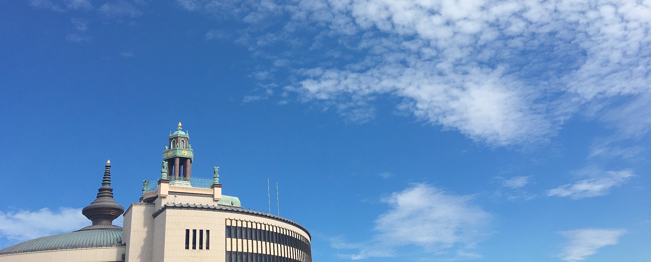 大聖堂と青空